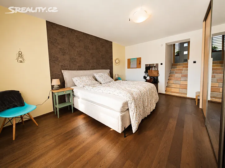 Prodej rodinného domu 220 m², pozemek 290 m² – pohled 5