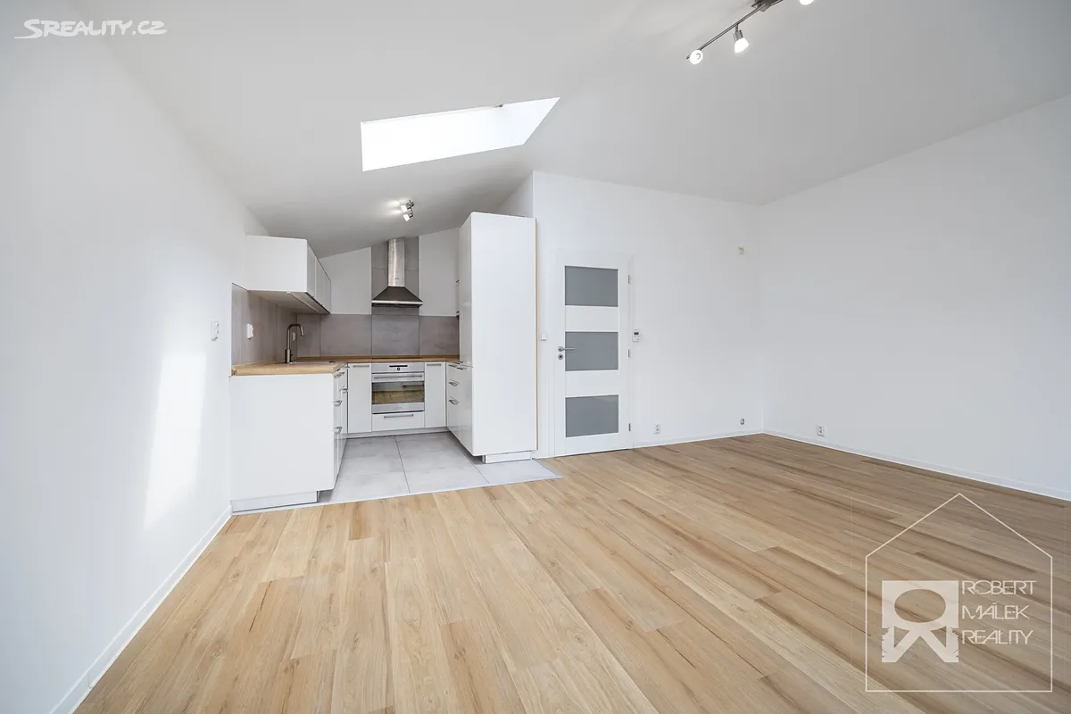 Prodej bytu 2+kk 50 m² – pohled 2