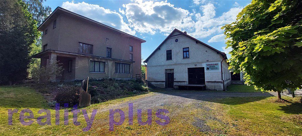 Prodej rodinného domu 250 m², pozemek 3692 m²