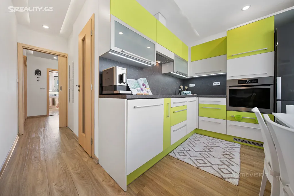 Prodej bytu 3+1 73 m² – pohled 2