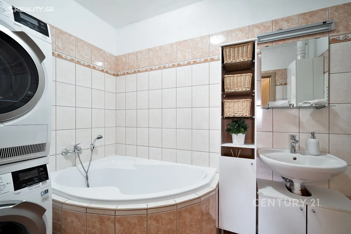 Pronájem bytu 2+kk 57 m² – pohled 3
