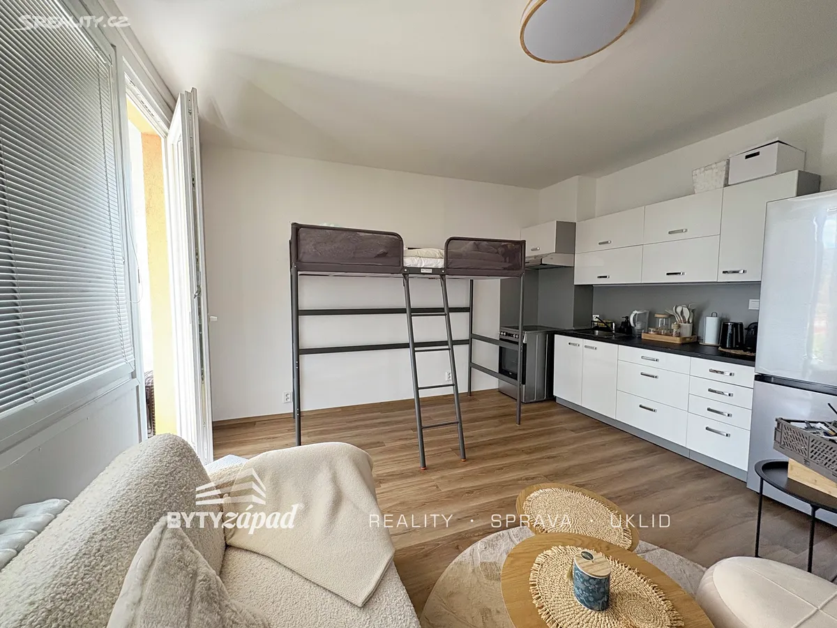 Pronájem bytu 1+kk 22 m² – pohled 2
