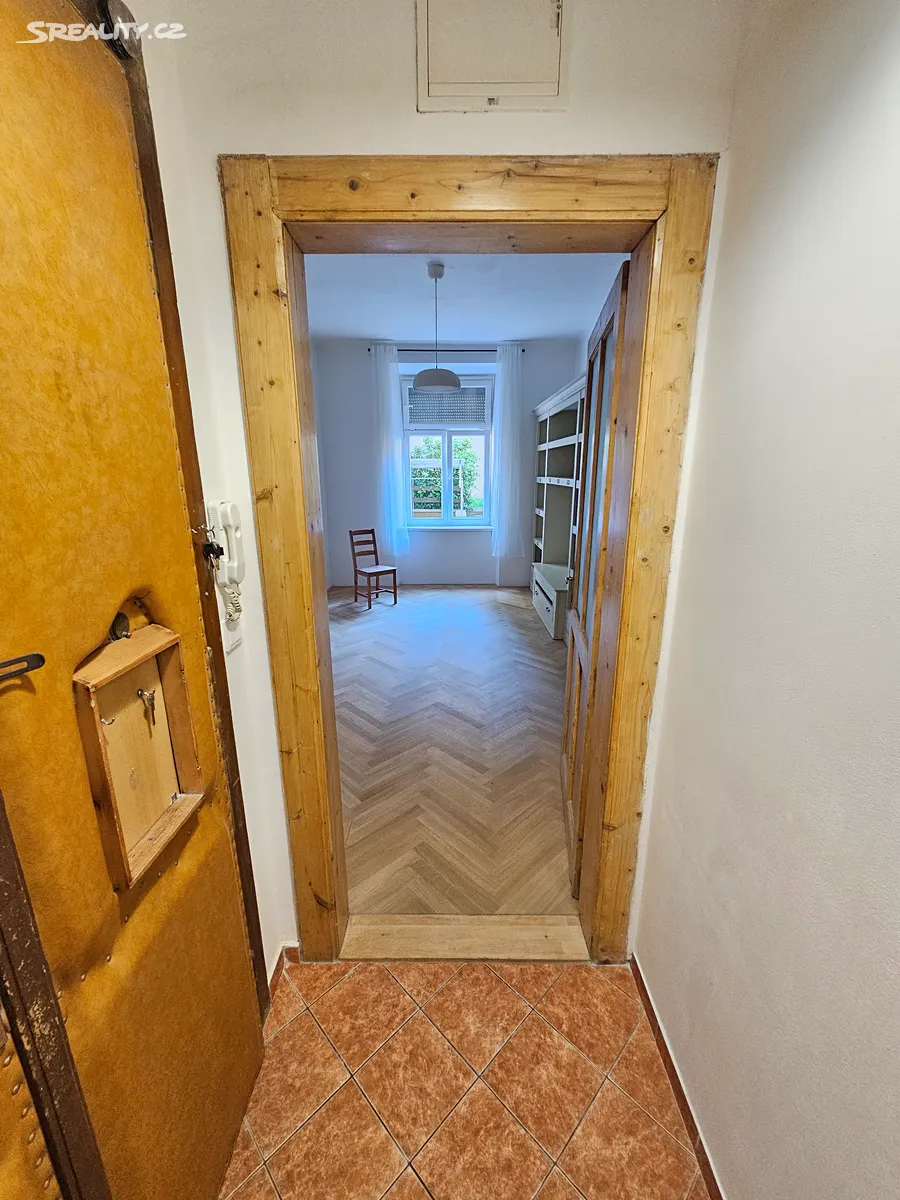Pronájem bytu 2+kk 40 m² – pohled 3