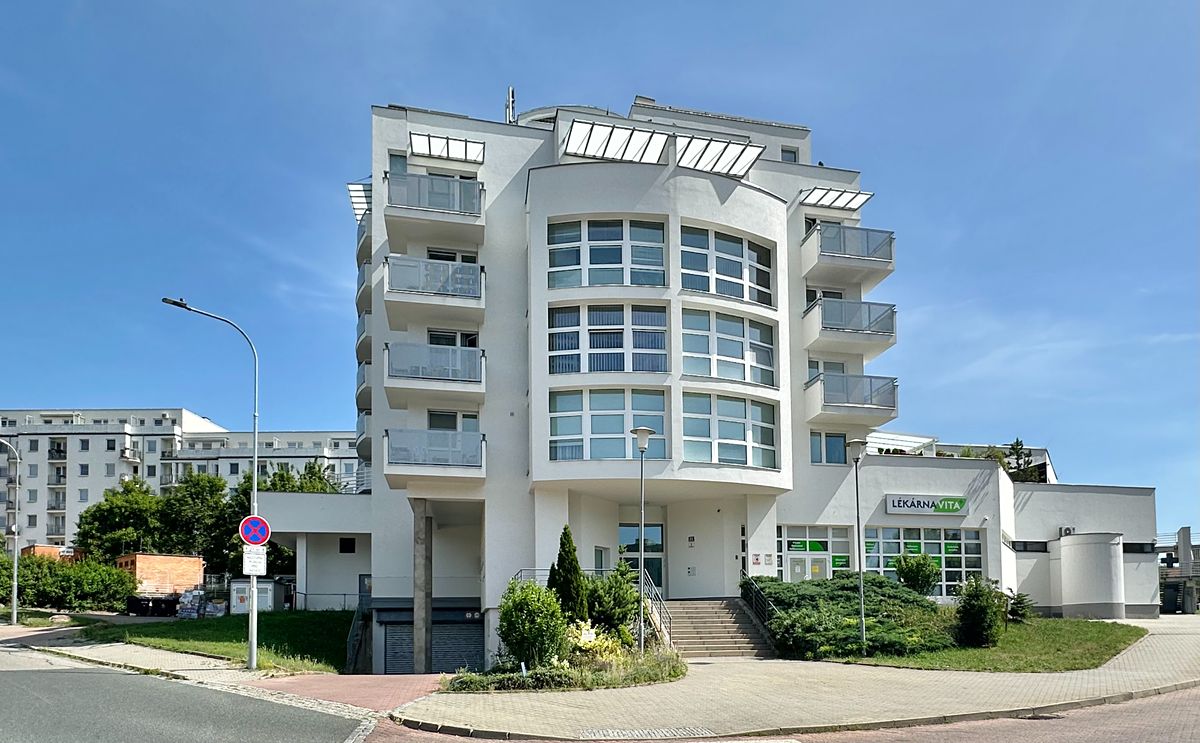 Pronájem garážového stání 15 m² – fotografie 3