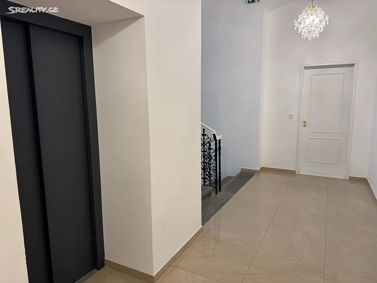Pronájem bytu 2+kk 57 m² – pohled 2