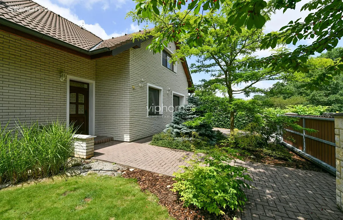 Pronájem vily 370 m², pozemek 890 m², Průhonice