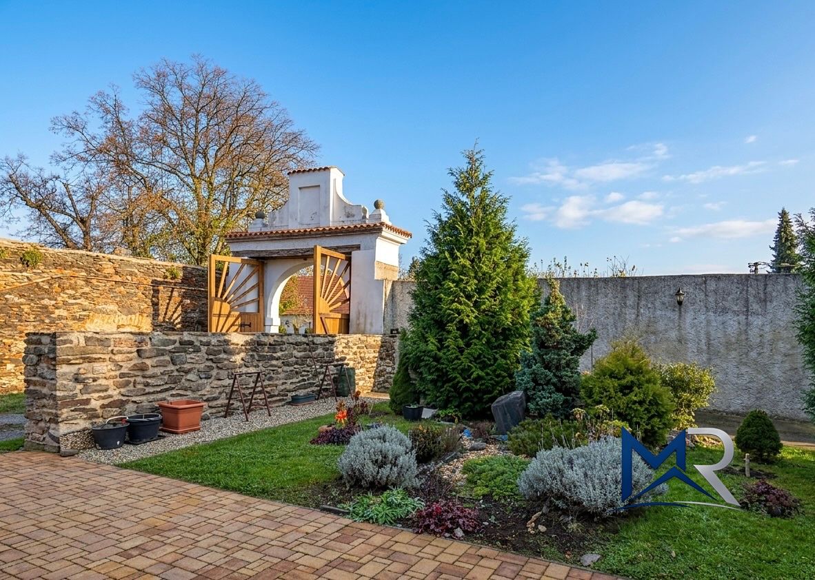 Prodej rodinného domu 825 m², pozemek 1250 m²
