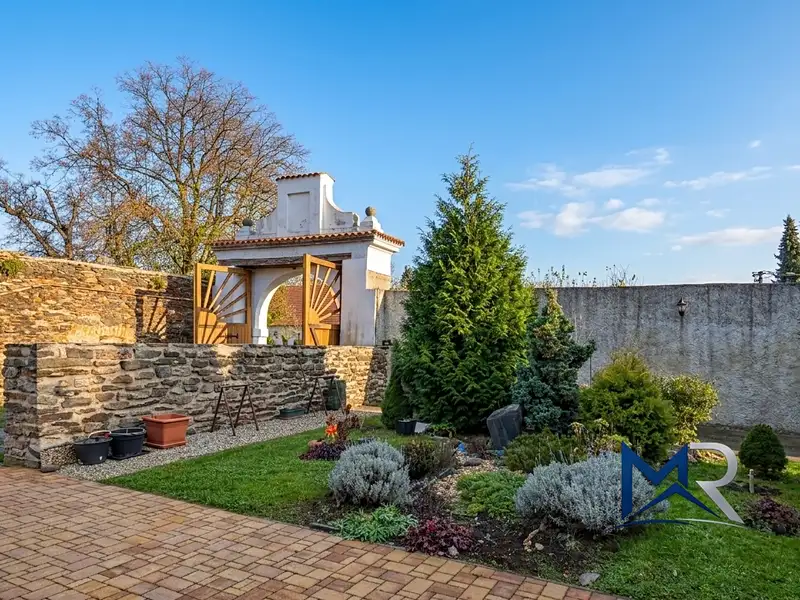 Prodej rodinného domu 825 m², pozemek 1250 m², Vrdy – náhled fotky 1