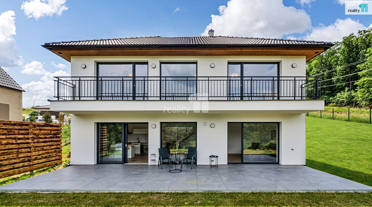 Prodej rodinného domu 200 m², pozemek 919 m²