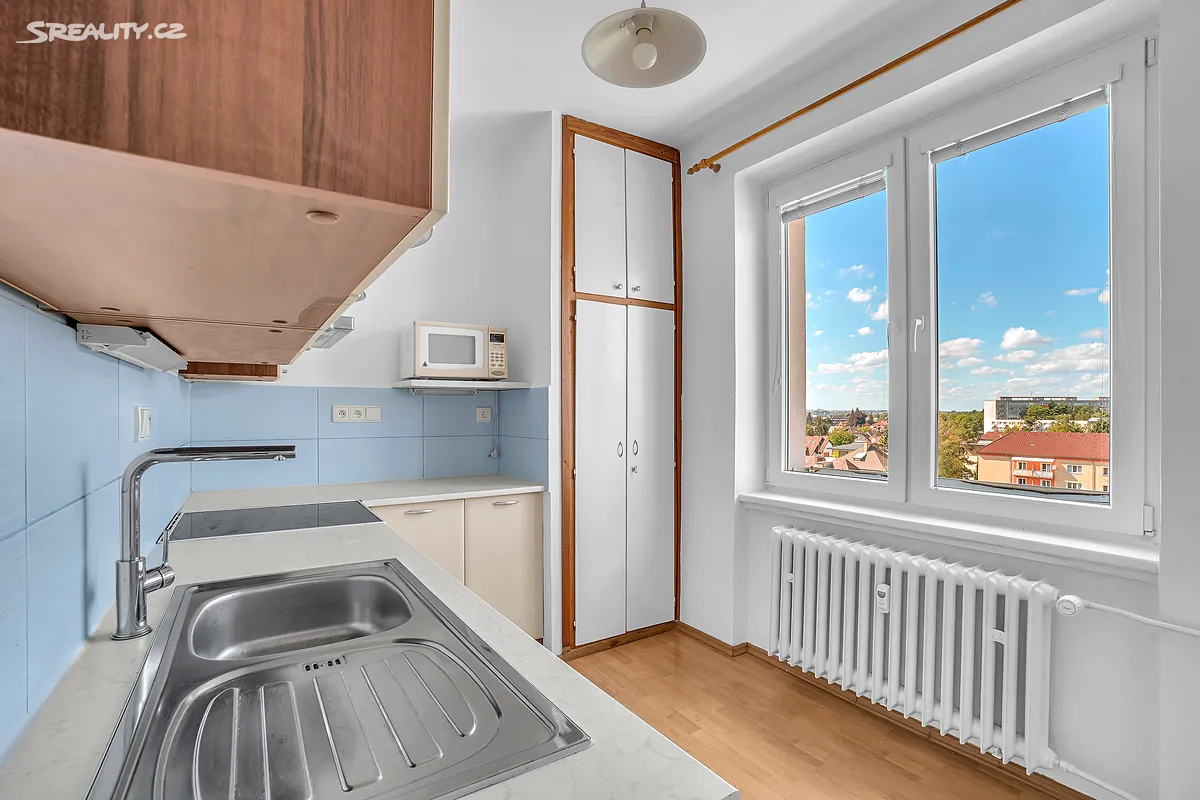 Pronájem bytu 2+1 51 m², třída SNP