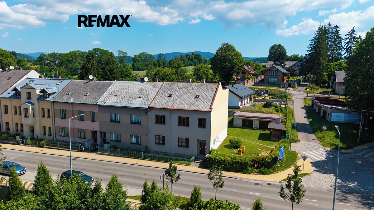 Prodej rodinného domu 306 m², pozemek 621 m² – fotografie 2