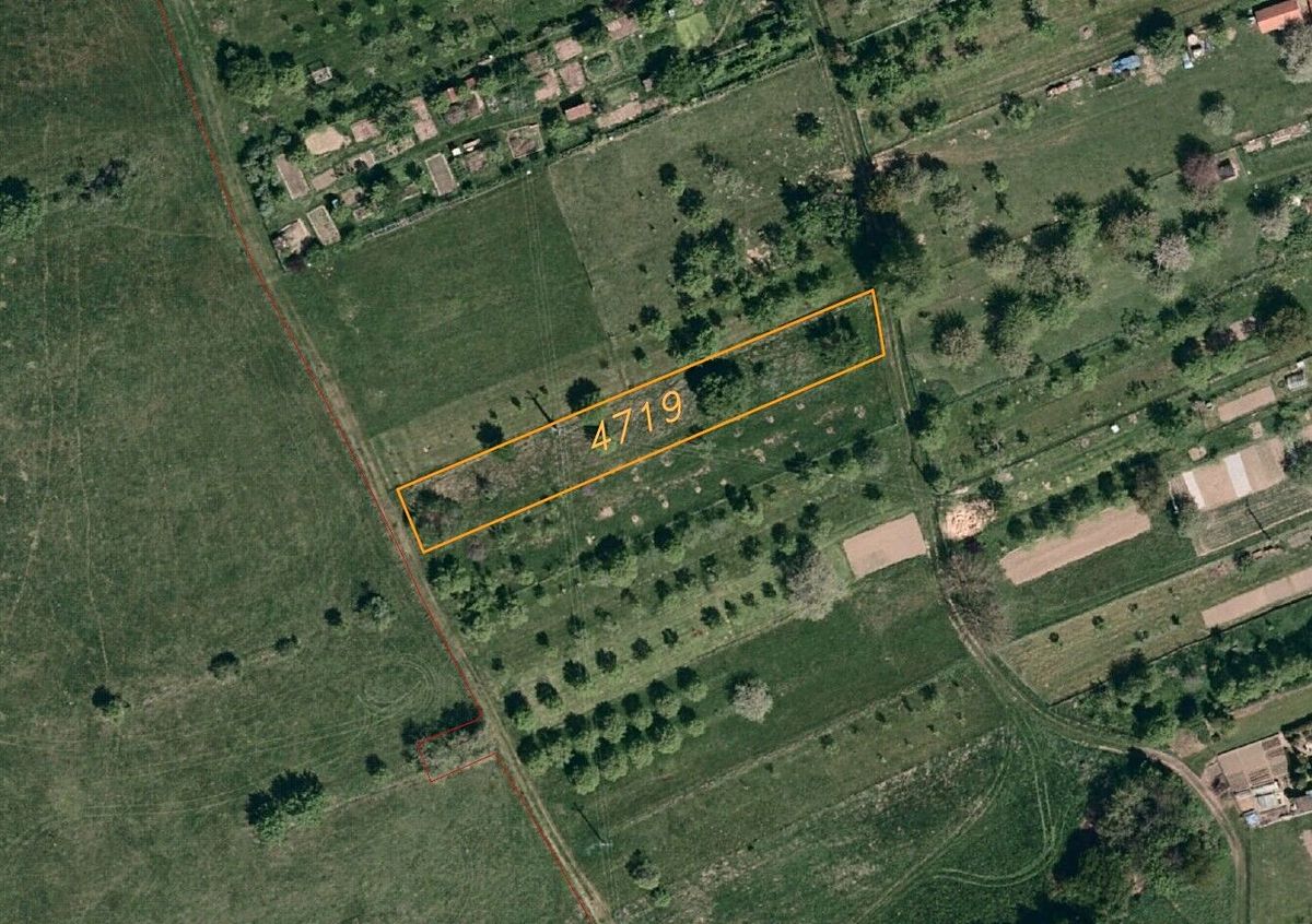 Prodej pole 1102 m²