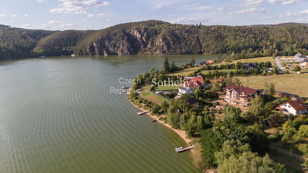Prodej vily 750 m², pozemek 2400 m² – fotografie 2