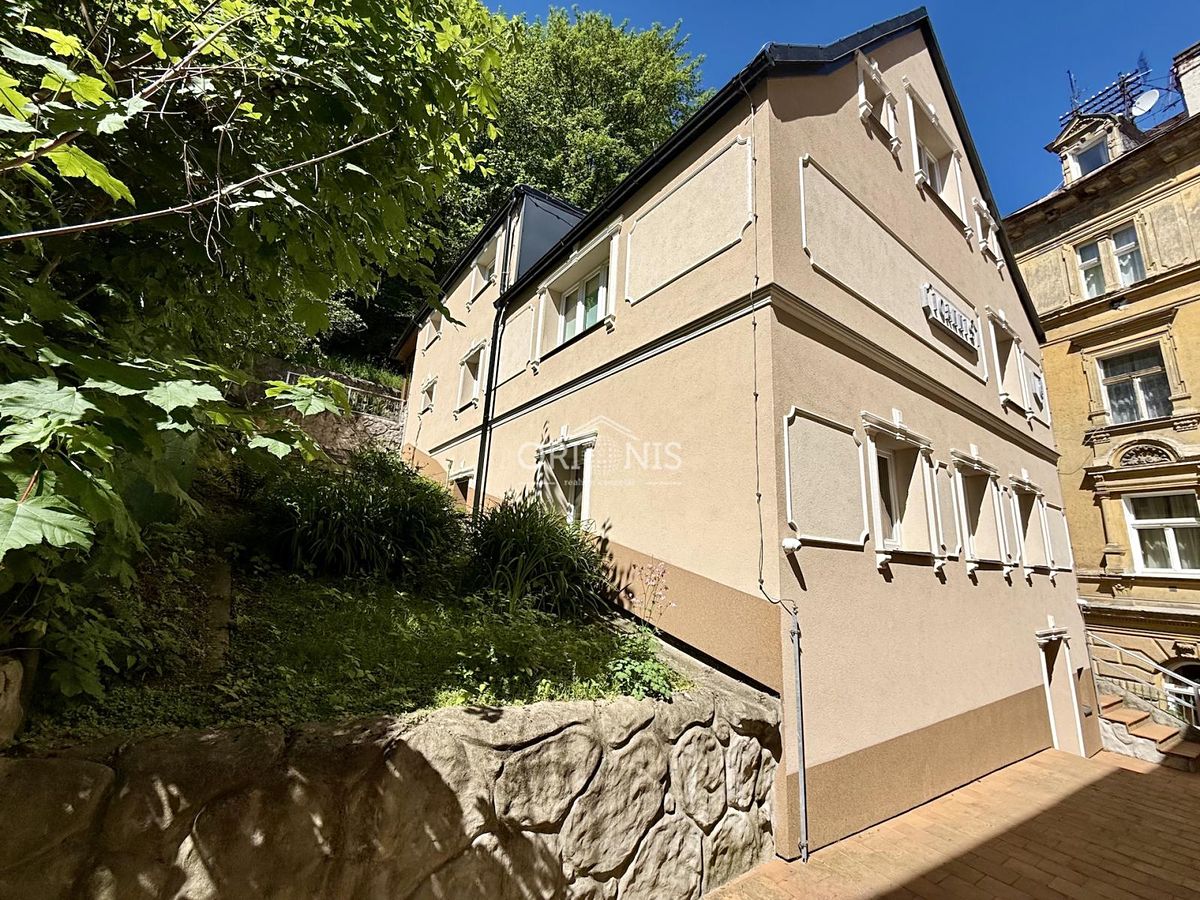 Prodej rodinného domu 351 m², pozemek 462 m² – fotografie 2