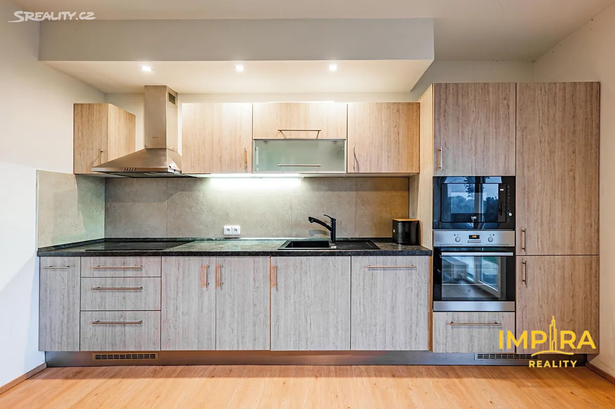 Pronájem bytu 2+kk 45 m² – pohled 2