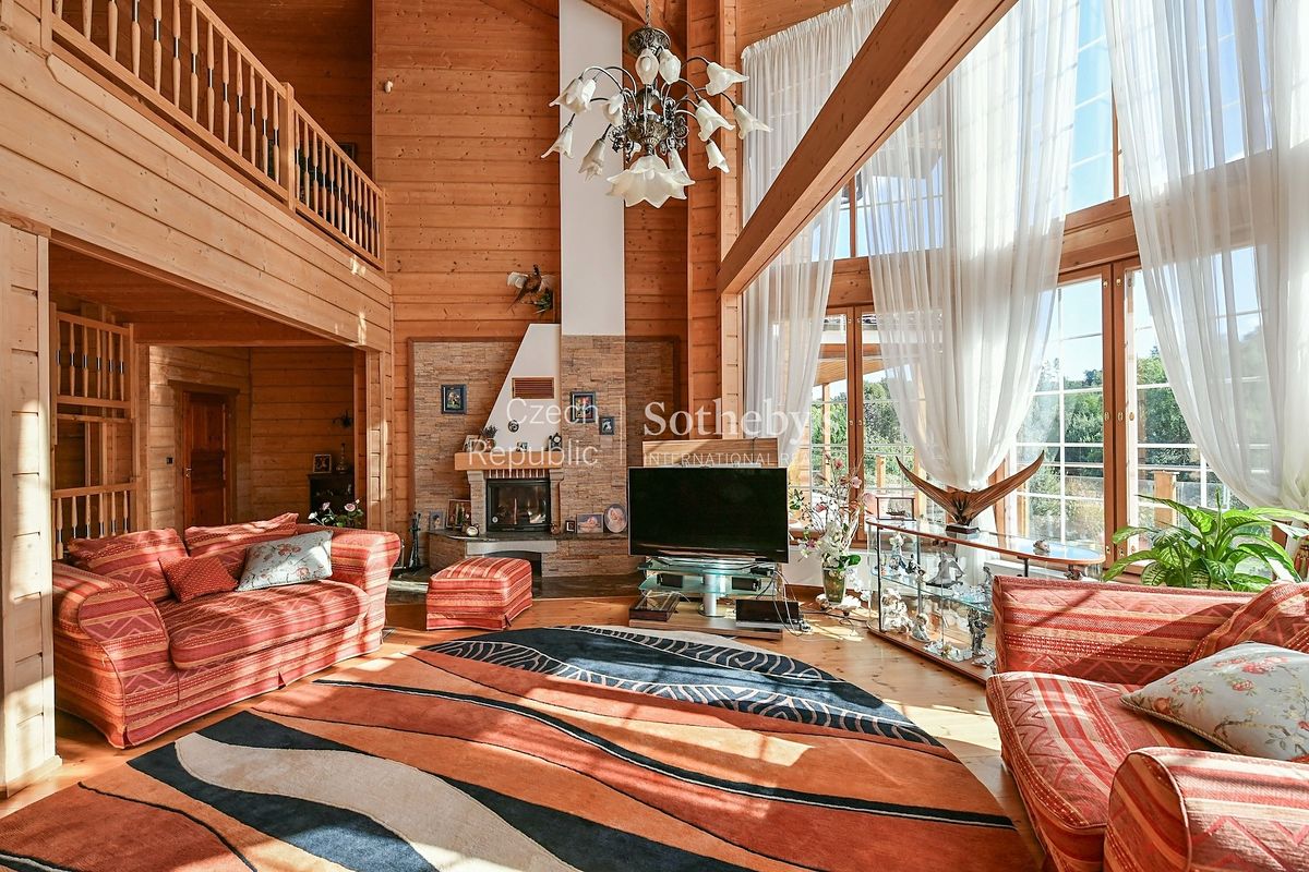 Prodej vily 750 m², pozemek 2400 m² – fotografie 3