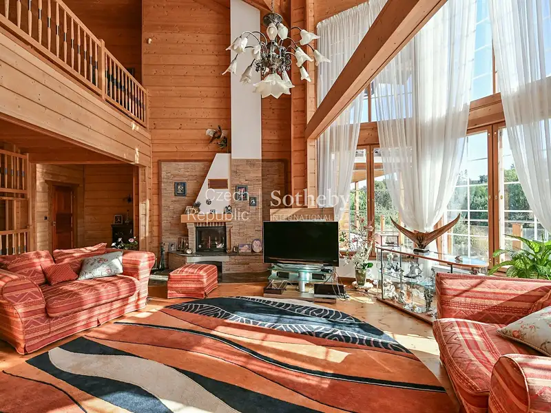 Prodej vily 750 m², pozemek 2400 m², Dublovice – náhled fotky 3