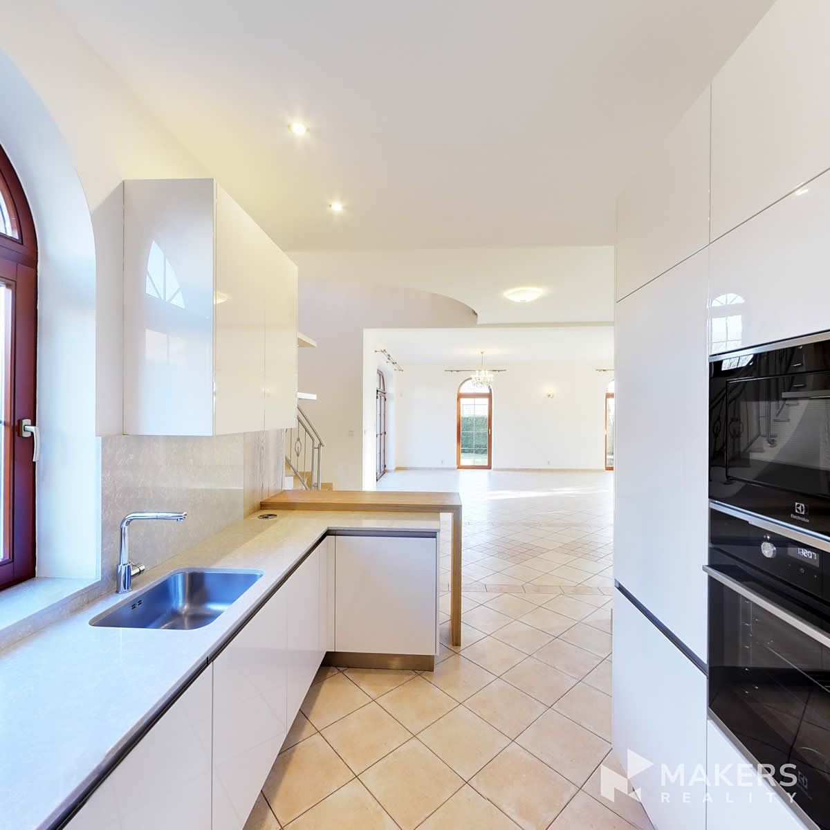 Pronájem vily 254 m², pozemek 779 m² – fotografie 5