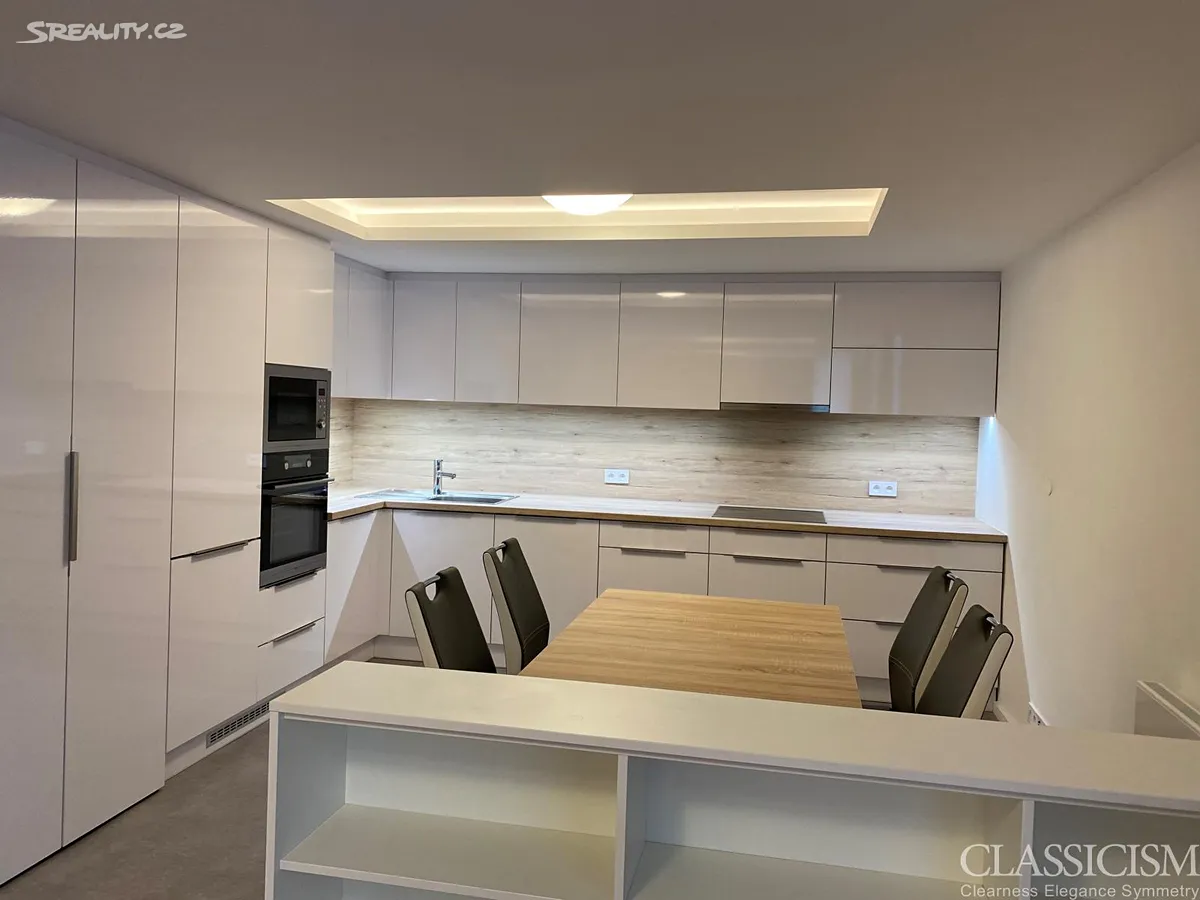 Pronájem bytu 2+1 80 m², Praha