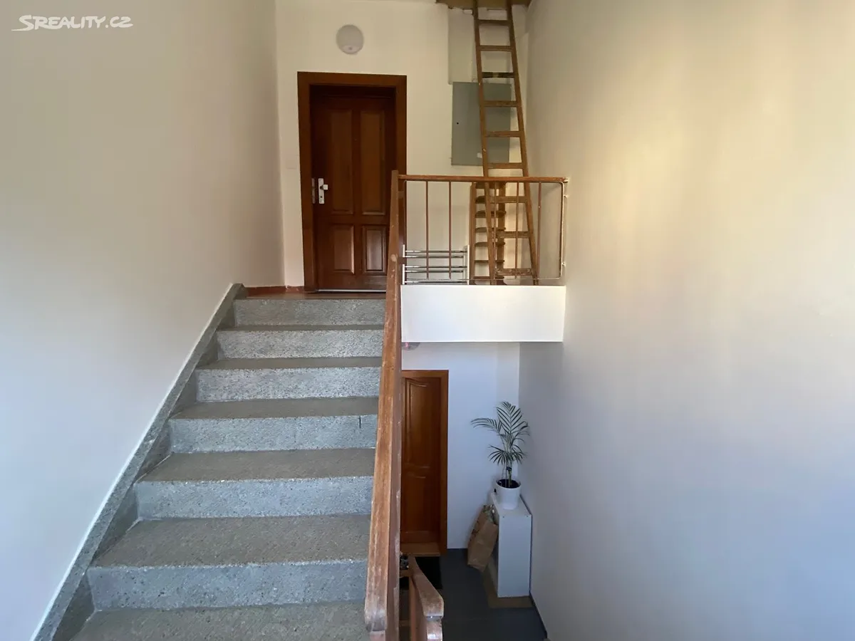 Pronájem bytu 2+1 62 m² – pohled 2
