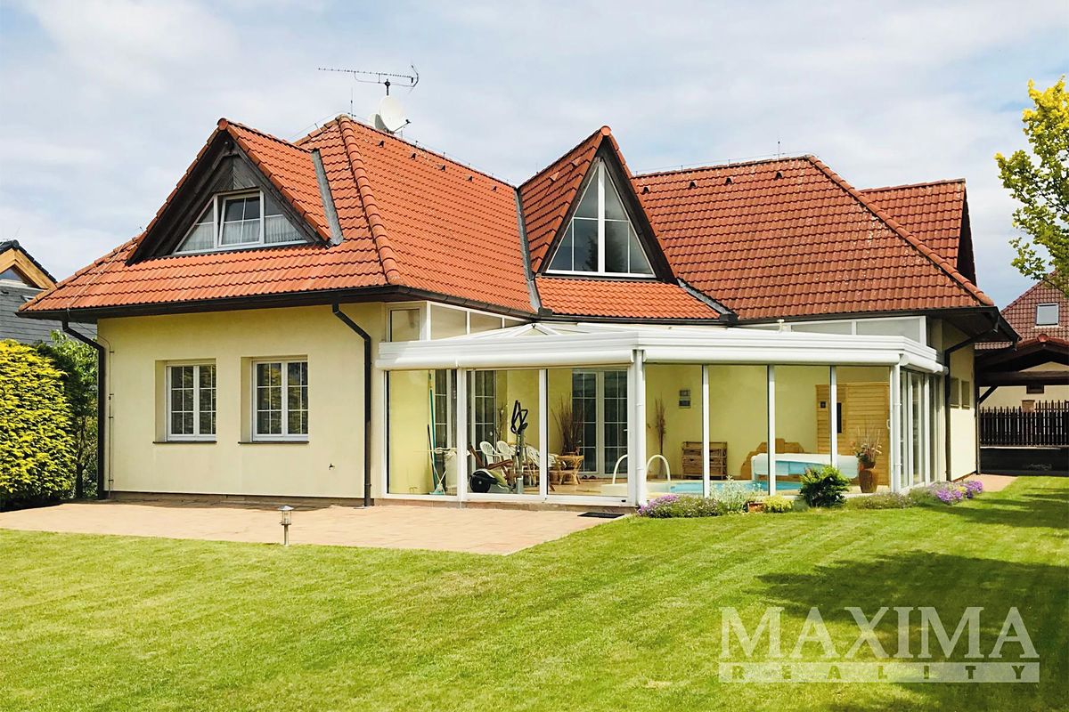 Prodej rodinného domu 348 m², pozemek 1135 m²