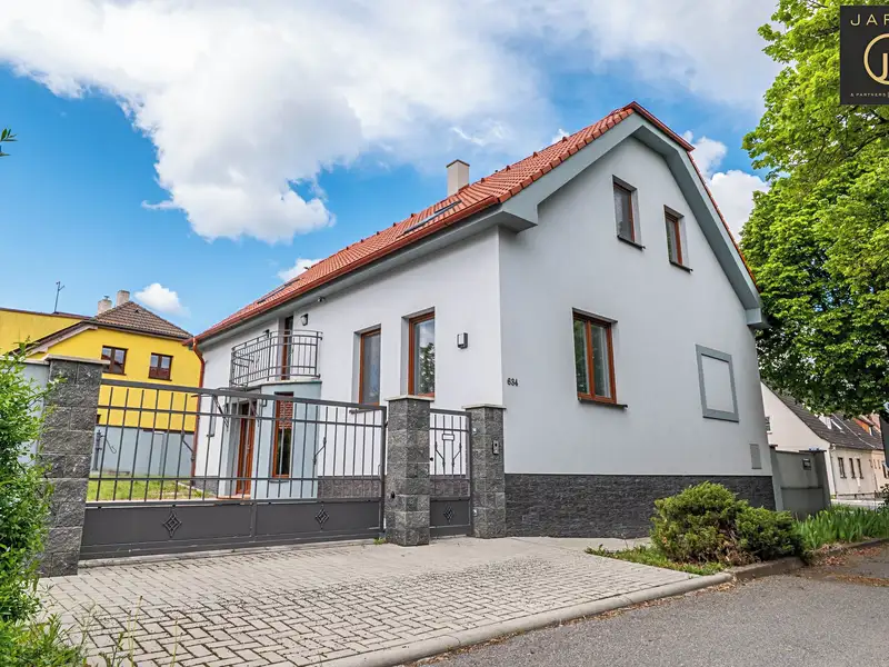 Prodej rodinného domu 209 m², pozemek 630 m², Kladno – náhled fotky 1