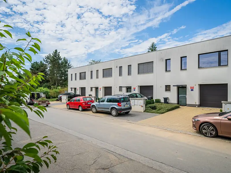Pronájem rodinného domu 110 m², pozemek 196 m², Praha – náhled fotky 1