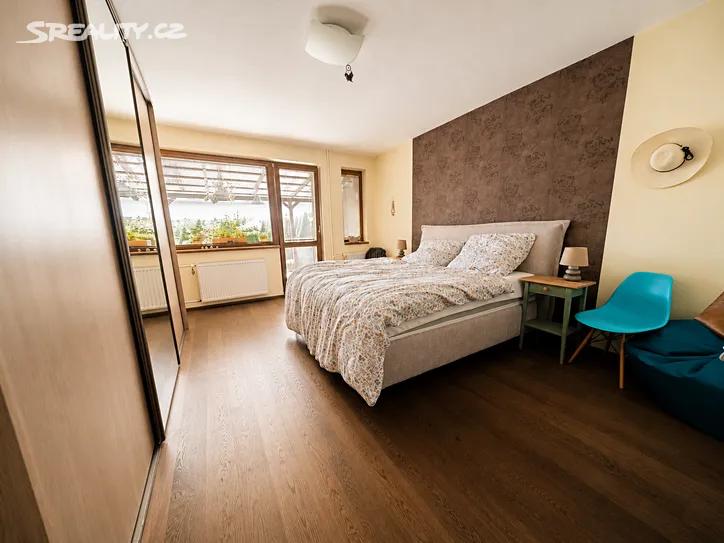 Prodej rodinného domu 220 m², pozemek 290 m² – pohled 6