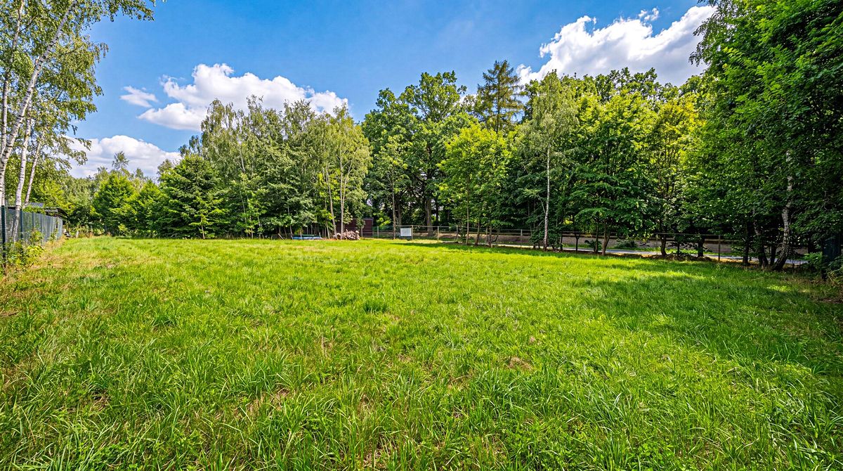 Prodej stavebního pozemku 1276 m² – fotografie 2