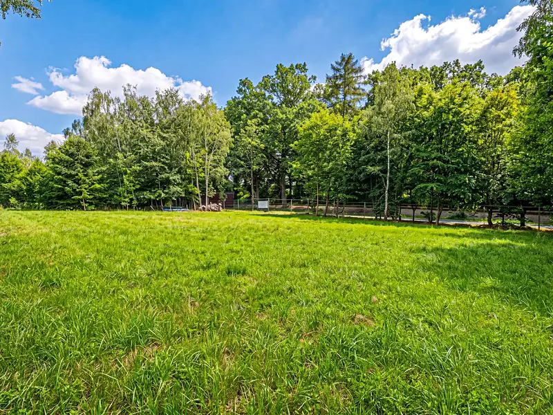 Prodej stavebního pozemku 1276 m², Sulice – náhled fotky 2
