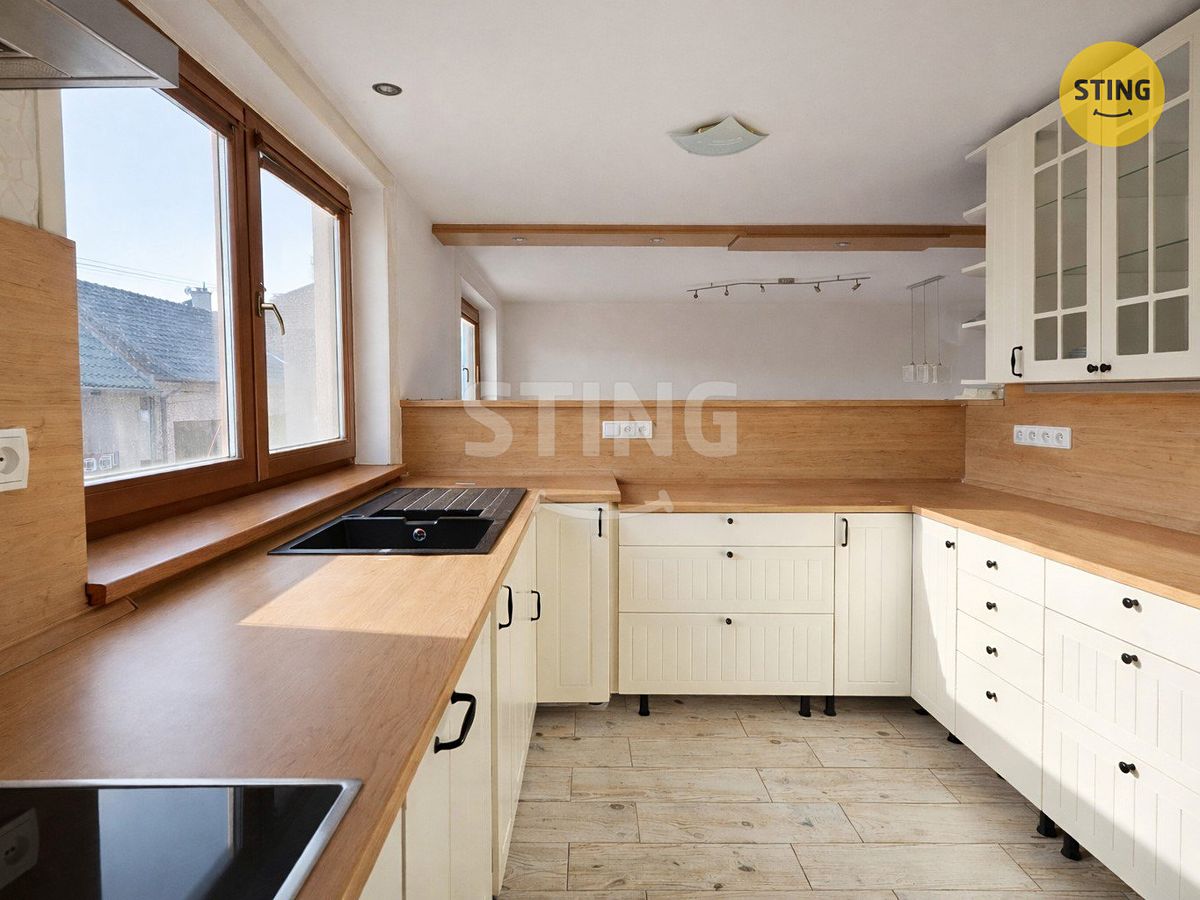 Prodej rodinného domu 220 m², pozemek 409 m² – fotografie 3