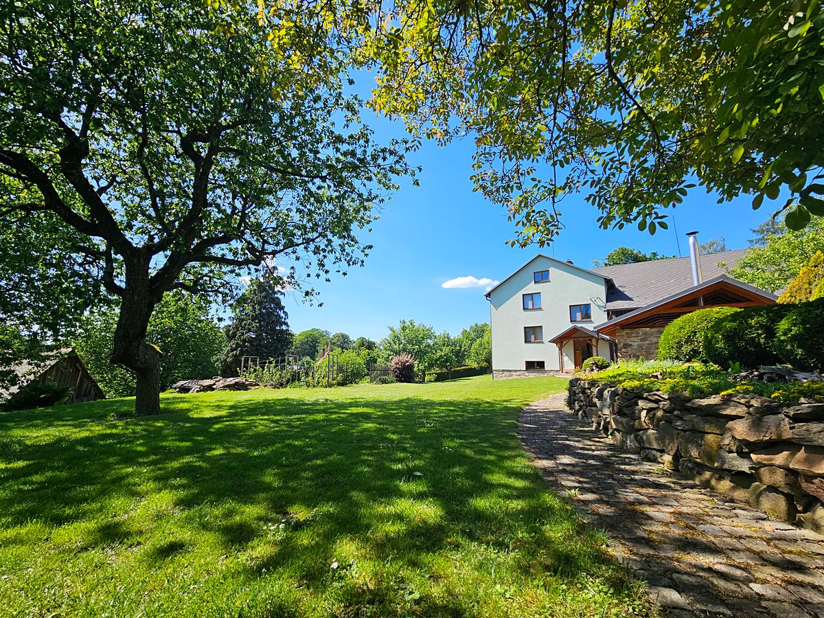 Prodej rodinného domu 188 m², pozemek 3299 m²