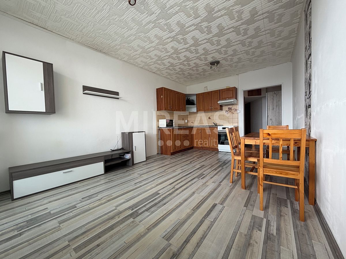 Pronájem bytu 2+kk 34 m² – fotografie 3