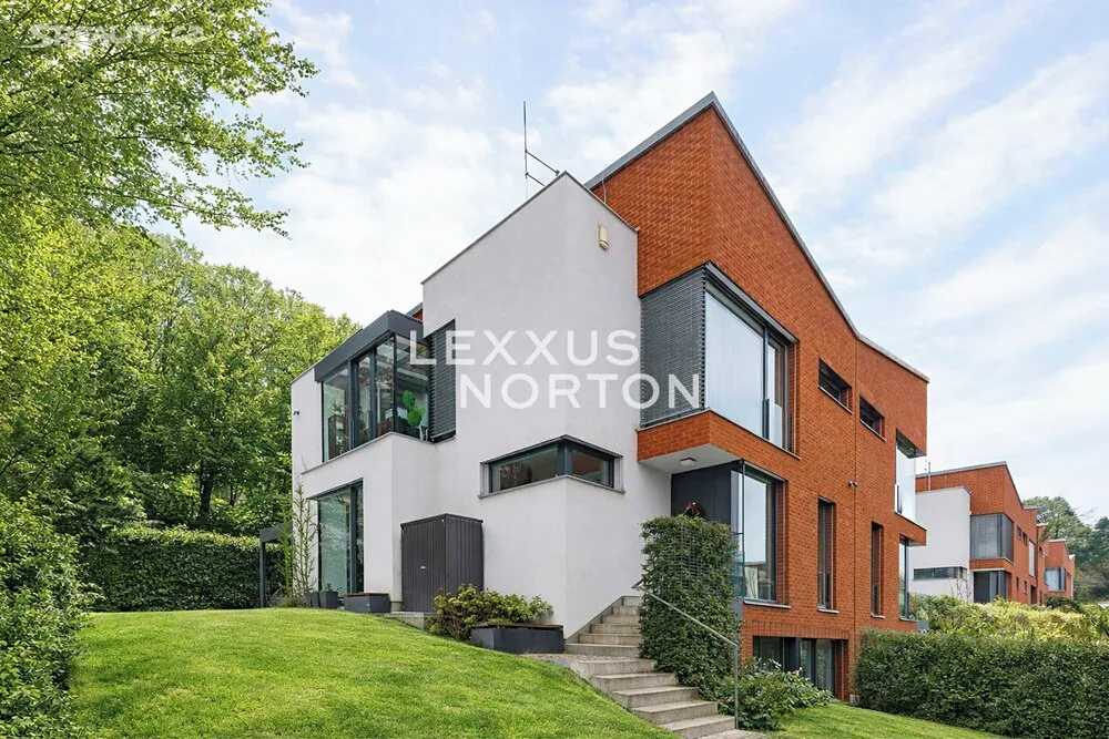 Prodej vily 285 m², pozemek 423 m² – pohled 2