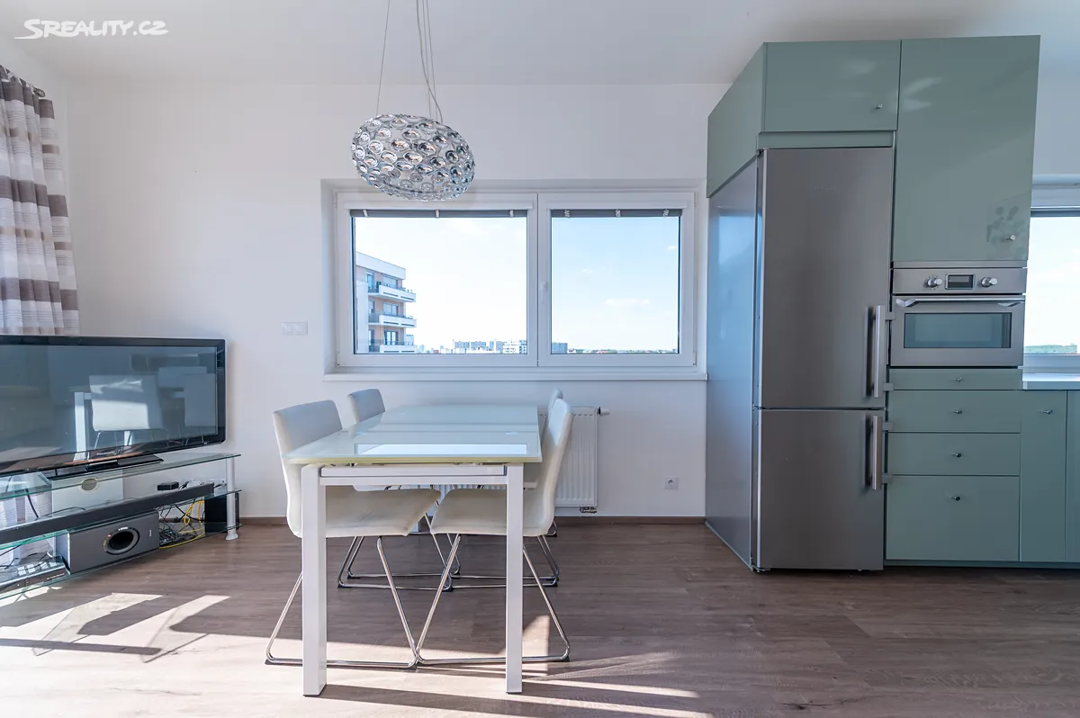 Pronájem bytu 3+kk 71 m² – pohled 3