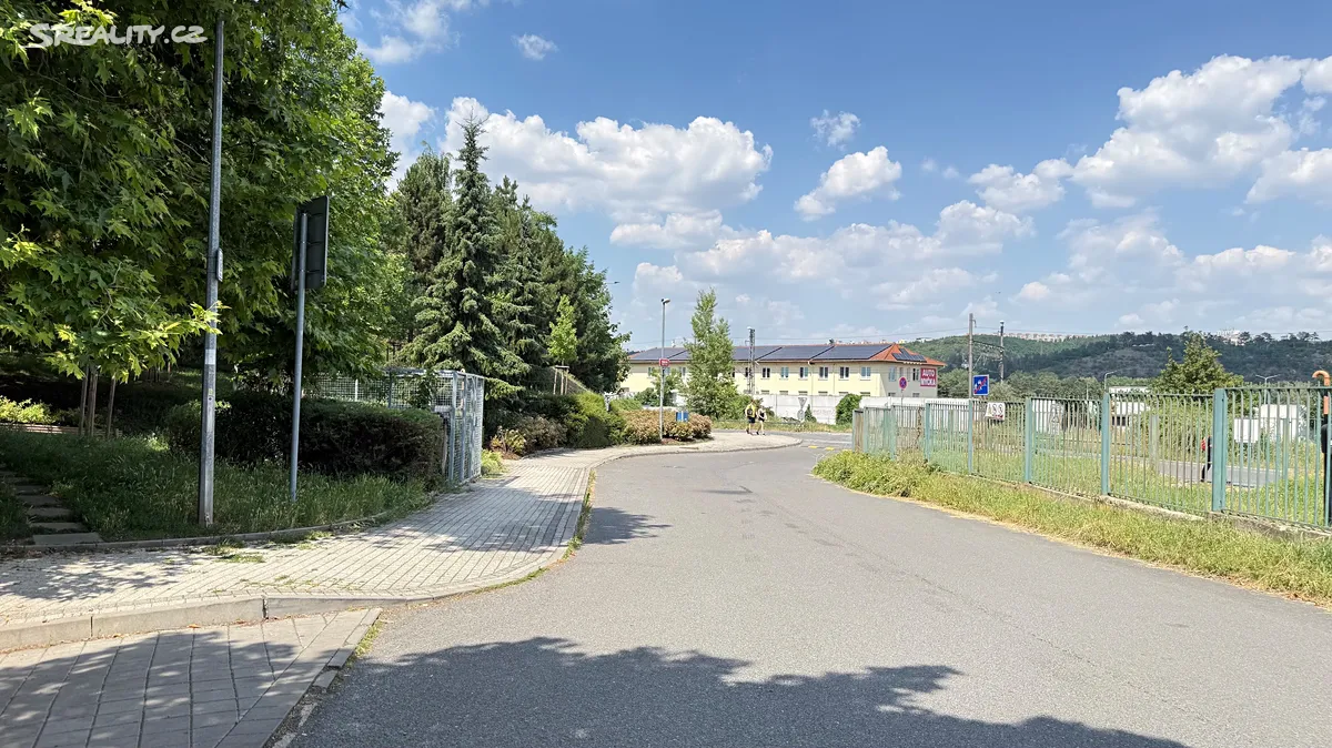 Pronájem garážového stání 13 m² – pohled 4