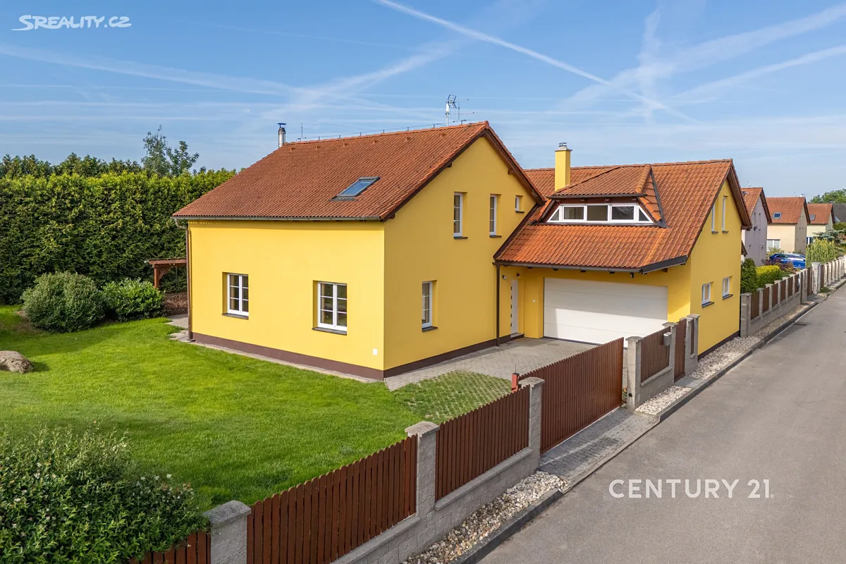 Prodej rodinného domu 252 m², pozemek 843 m², Ohrobec