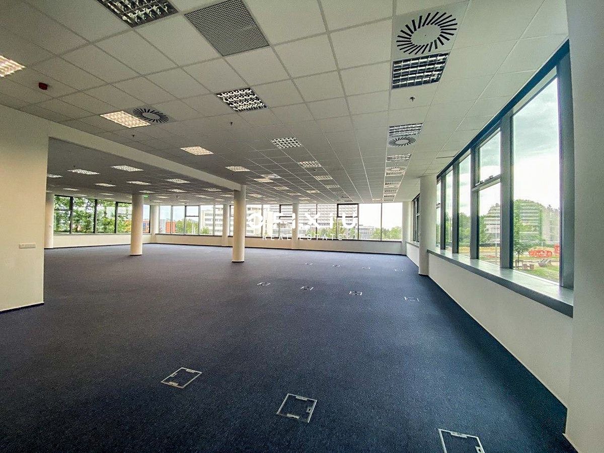 Pronájem kanceláře 500 m² – fotografie 4
