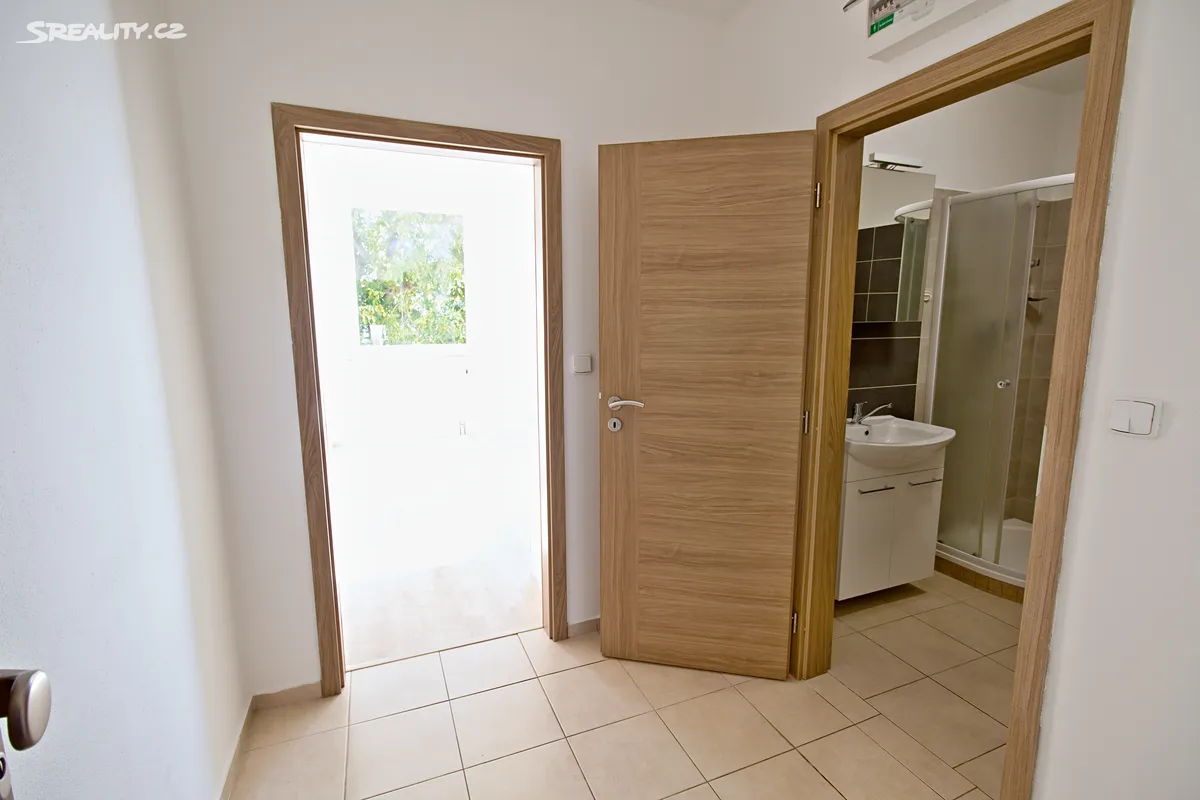 Pronájem bytu 1+kk 27 m² – pohled 2