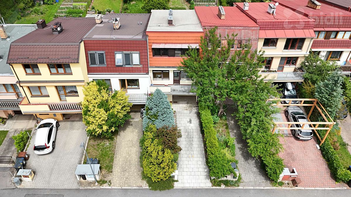 Prodej rodinného domu 230 m², pozemek 374 m² – fotografie 3