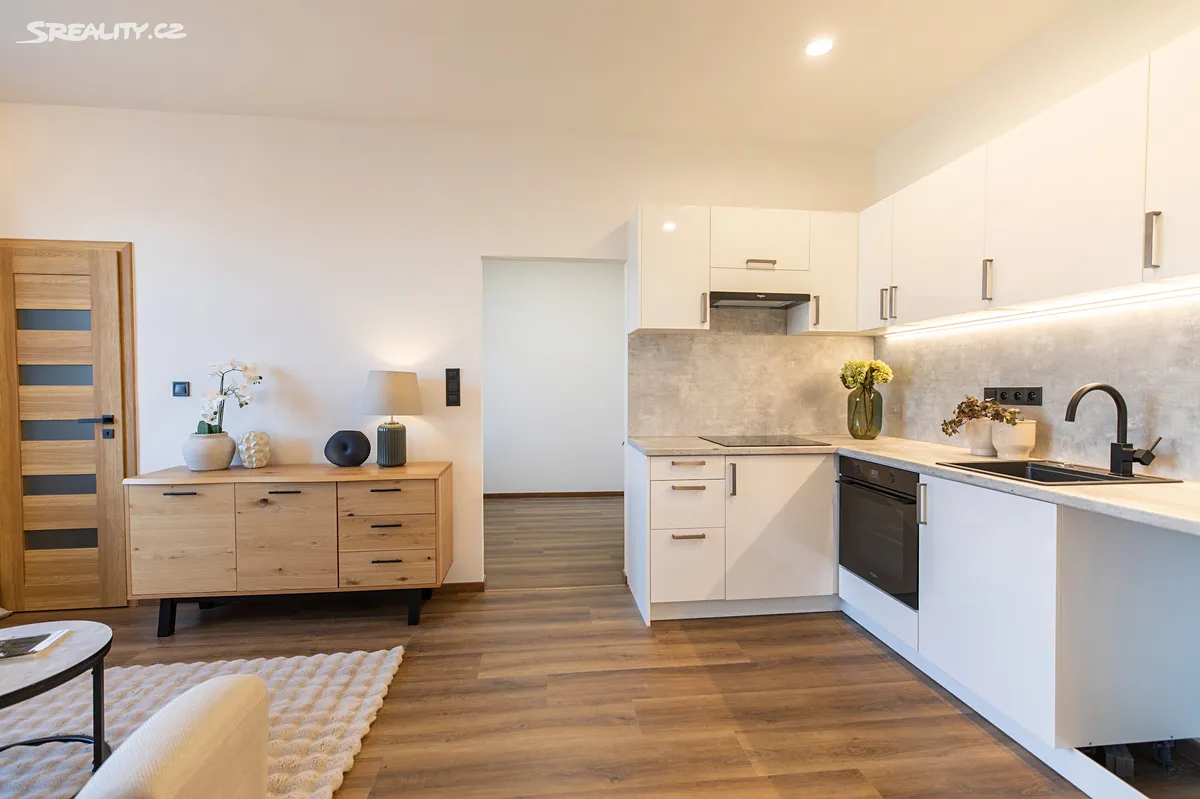 Prodej bytu 2+kk 56 m² – pohled 2