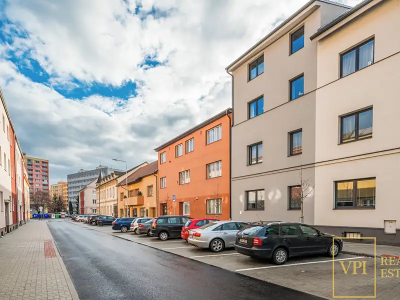 Prodej rodinného domu 714 m², pozemek 519 m², Kralupy nad Vltavou – náhled fotky 2