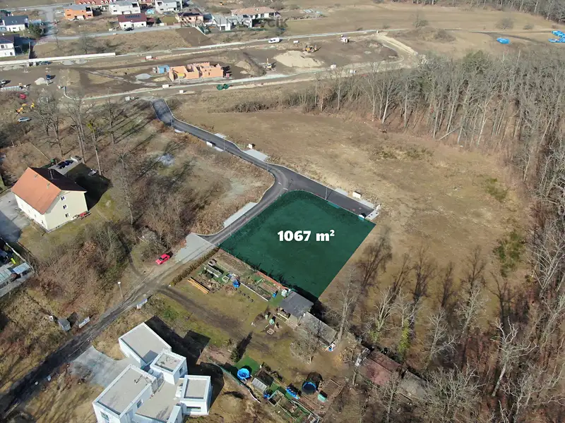 Prodej stavebního pozemku 1067 m², Hluboká nad Vltavou – náhled fotky 1