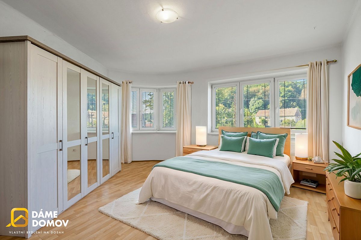 Prodej rodinného domu 510 m², pozemek 1439 m² – fotografie 3