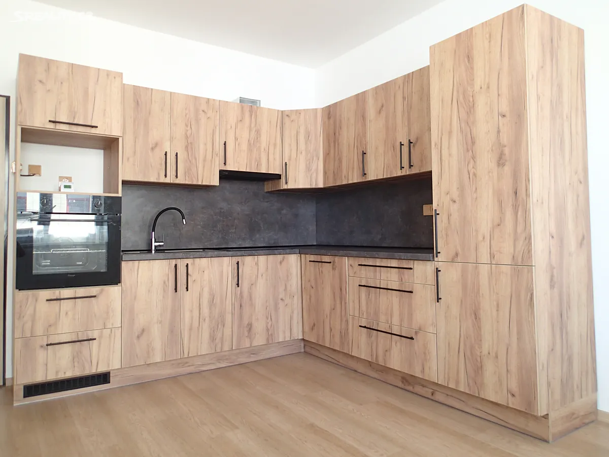Pronájem bytu 3+kk 85 m² – pohled 3