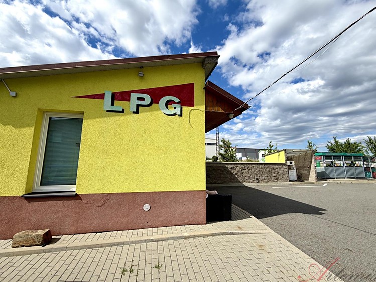 Комерційне приміщення на продаж, 994 м² (3 з 16)