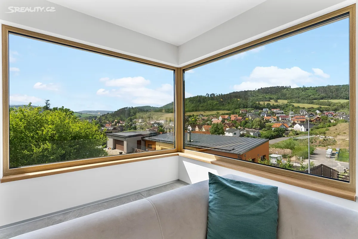 Prodej rodinného domu 180 m², pozemek 696 m² – další