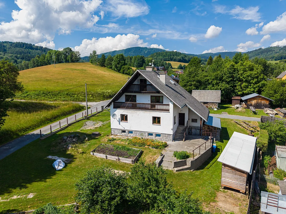 Prodej rodinného domu 333 m², pozemek 1095 m²