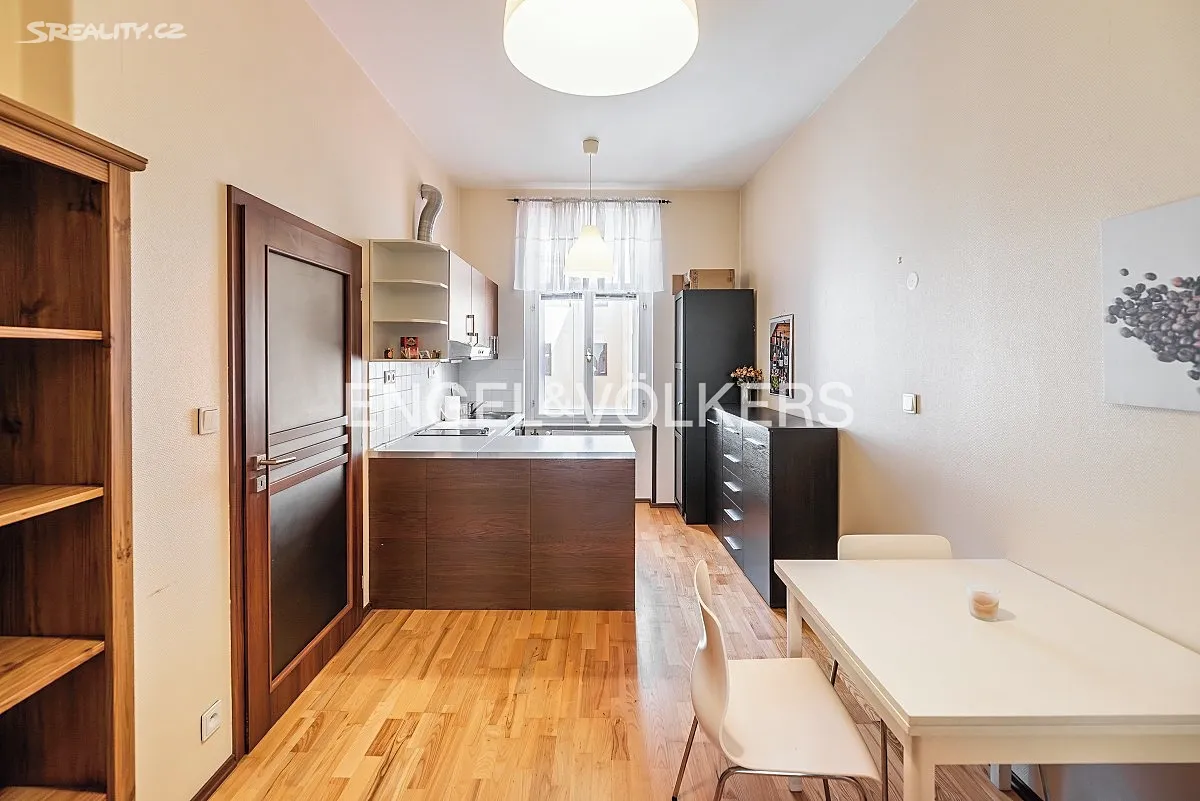Pronájem bytu 2+kk 37 m² – pohled 3