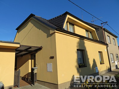 Pronájem  vily 220 m², pozemek 553 m²